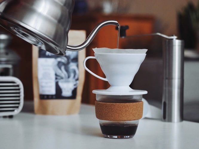 طريقة عمل القهوة المقطرة V60 في المنزل